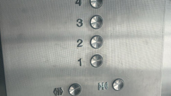 Фотография к новости: Ақтөбеде тұрғын үйлердегі лифттер ескірген