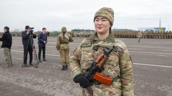 Фотография к новости: Әлия мен Мәншүк апаларымыздың жолын қуып, әскери мамандықты таңдадым – жас жауынгер