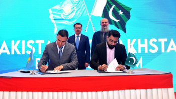 Фотография к новости: Қазақстан пен Пәкістан арасында 10 млн АҚШ долларына келісімшарт жасалды