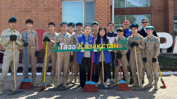 Фотография к новости: Астана жастары «Шарапат» орталығының аумағын тазалады