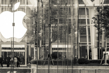 Фотография к новости: Apple iPhone өндірісін Қытайдан Үндістанға толығымен көшіреді