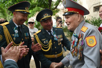 Фотография к новости: Таразда әскери қызметшілер майдангерлер үшін Жеңіс парадын ұйымдастырды