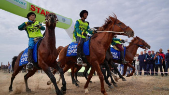 Фотография к новости: «Ұлы дала жорығы» марафон-бәйгесі салтанатты түрде басталды