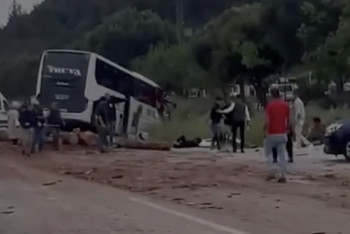 Фотография к новости: Түркияда туристер мінген автобус апатқа ұшырады: 8 адам қаза тапты