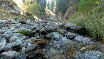 Фотография к новости: Құтқарушылар Фурманов шыңында адасып кеткен үш адамды тапты