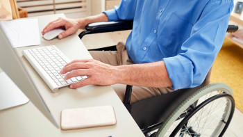 Фотография к новости: Мүгедектігі бар 15 мыңға жуық адам жұмыспен қамтылды