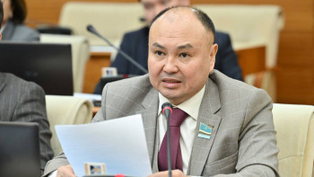 Фотография к новости: Депутатқа ChatGPT Саиров туралы өлең құрастырып берді