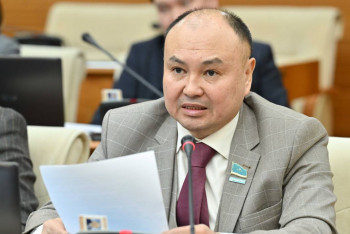 Фотография к новости: Депутатқа ChatGPT Саиров туралы өлең құрастырып берді