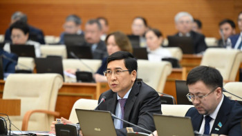 Фотография к новости: “Мұғалімдер де бүгін толық дайын емес”: Аймағамбетов өзекті мәселе көтерді