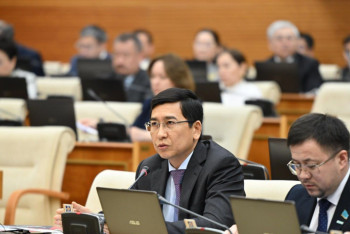 Фотография к новости: “Мұғалімдер де бүгін толық дайын емес”: Аймағамбетов өзекті мәселе көтерді