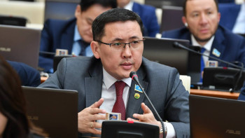 Фотография к новости: “Мені көне адам деп ойлап қалмаңыз”. Депутат ЖИ-ді қолданатын балалардың болашағына алаңдады