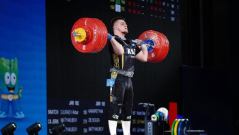 Фотография к новости: Ауыр атлет Артём Антропов Азия чемпионатының күміс жүлдегері атанды