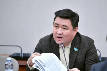 Фотография к новости: Қарыздың қамытын киген қазақты кім құтқарады? – Депутат қарыз мәселесін көтерді