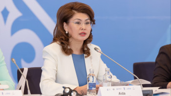 Фотография к новости: Аида Балаева қазақстандықтарды Отбасы күнімен құттықтады