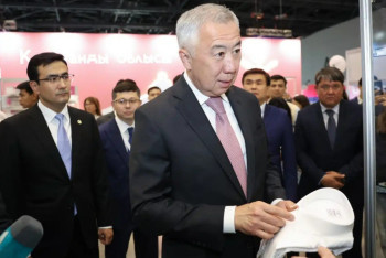 Фотография к новости: Серік Жұманғарин өзіне 10 мың теңгеге жейде сатып алды