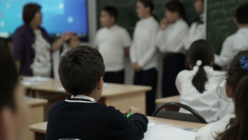 Фотография к новости: Сыйақы мен марапат: Қазақстанда мұғалімдердің көбі жоғары білікті