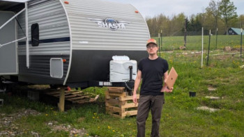 Фотография к новости: Жасанды интеллект кінәлі: АҚШ-та 150 мың доллар алатын маман жұмысынан айырылды