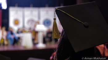 Фотография к новости: Биыл түлектердің емтихан тапсыру және аттестат алуы қай күні өтеді?