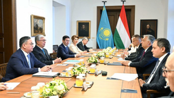 Фотография к новости: Мемлекет басшысы Мажарстан Премьер-министрімен келіссөз жүргізді