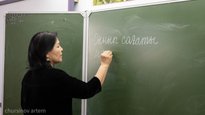 Жас мұғалім мен тәжірибелі педагог: тартысқа нүкте қойылды