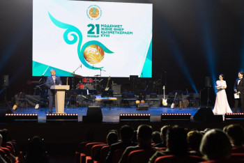 Фотография к новости: Мәдениет және өнер қызметкерлерінің кәсіби мерекесіне орай салтанатты жиын өтті