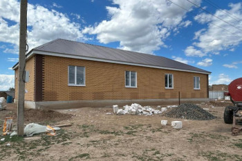 Фотография к новости: "Қаладан ауылға": Ақжайық ауданында тұрғын үй құрылысы қарқын алды