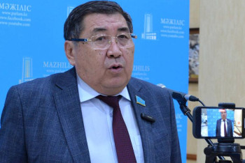 Фотография к новости: "Қытайға тапсыра салыңдар". Мәжілісте Ермұрат Бәпи әзіл айтты