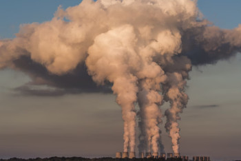 Фотография к новости: Ангола жағалауындағы мұнай платформасында жарылыс болды