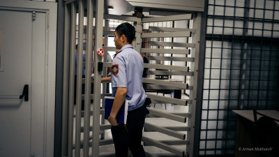 Түркістанда қамаудағы әйелді зорлаған полиция қызметкері 9 жылға сотталды