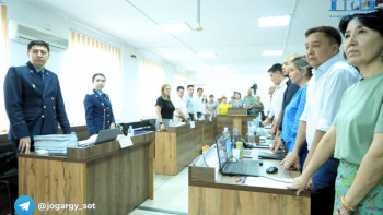 Фотография к новости: Шерзат Болат ісі қаралып жатқан сәтте жер сілкінді