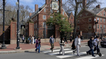 Фотография к новости: АҚШ Гарвард университетіне шетелдік студенттерді қабылдауға тыйым салды