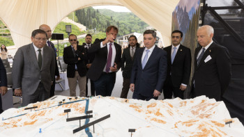 Фотография к новости: Олжас Бектенов Алматы тау кластерін одан әрі дамыту тәсілдерімен танысты