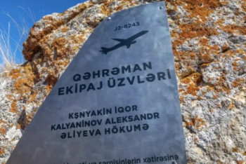 Фотография к новости: Ақтау маңында ұшақ құлаған жерге мемориал орнатылды