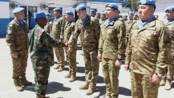 Фотография к новости: БҰҰ миссиясының қолбасшысы Голан жоталарындағы қазақстандық бітімгерлермен кездесті