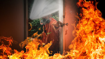 Фотография к новости: Талдықорғанда өртенген қонақ үйден әйел адамның мәйіті табылды