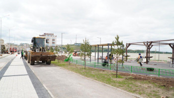 Фотография к новости: Көкшетауда Копа көлінің жағалауы мен веложол құрылысы аяқталуда