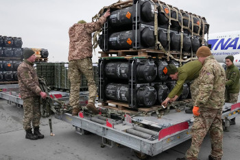 Фотография к новости: ЕО Украинаға жөнелту үшін АҚШ-тан қару сатып алуды жоспарлап отыр