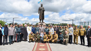 Фотография к новости: Әскери қызметшілер армия генералы Сағадат Нұрмағамбетовті еске алды