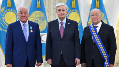 Президент мемлекеттік наградалар тапсырды