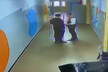 Бірінің жағы, екіншісінің мұрны сынған: Мұғалімдер мектепте төбелескен