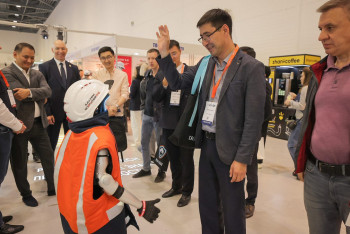 Фотография к новости: KIOSH 2025: Дрондар мен роботтар еңбек қауіпсіздігін қалай өзгертеді?