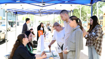 Фотография к новости: Алматыда бос жұмыс орындары жәрмеңкесі қалай өтуде