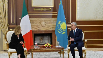 Фотография к новости: Тоқаев пен Мелони Астана әуежайында аз-кем сұхбат құрды