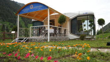 Фотография к новости: Алматы тауларында ТЖМ қызметкерлеріне арналған капсулалық үй ашылды