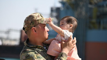 Фотография к новости: Балалар әскери кемелермен Каспий теңізіне сапар шекті
