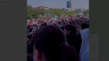 Фотография к новости: Ақтауда тегін балмұздақ таратқан кәсіпкер жазаланды