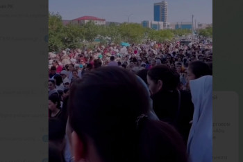 Фотография к новости: Ақтауда тегін балмұздақ таратқан кәсіпкер жазаланды