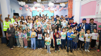 Фотография к новости: "AMANAT" жұмысшы мамандық иелерінің балаларын құттықтады