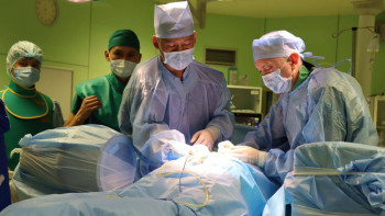 Фотография к новости: Елде алғаш рет балаларға бірегей ота жасалды