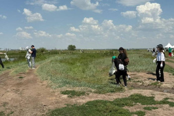 Фотография к новости: Экология министрлігі Қарасу өзенінің жағасында сенбілік өткізді